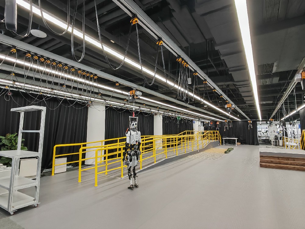 機(jī)器人鋁合金軌道訓(xùn)練場(chǎng)